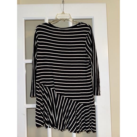 Cato Women’s black/white striped asymmetrical 3/4 sleeve blouse size medium - Picture 4 of 5
